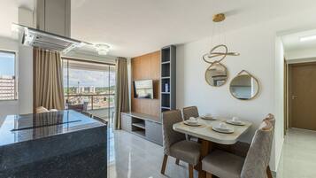 Basic Apartment | Dining