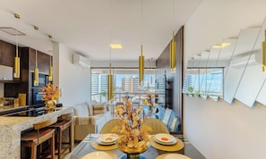 Basic Apartment | Dining - Building With Swimming Pool 300m From the Beach in Ilheus - MMD (Ilhéus)