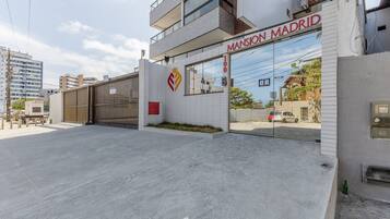 Basic Apartment | Exterior