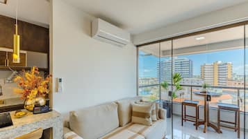 Basic Apartment | Living area