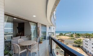 Basic Apartment | Outdoor dining
