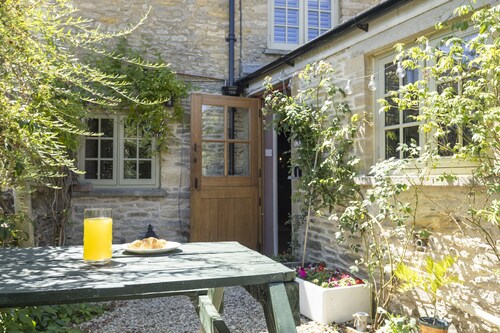 The Rabbit Hole | Cotswold Holiday Let | 1 Bed & Sleeps 2