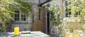 The Rabbit Hole | Cotswold Holiday Let | 1 Bed & Sleeps 2