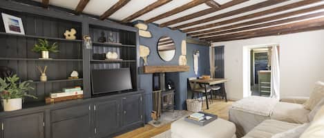 Smart TV, fireplace