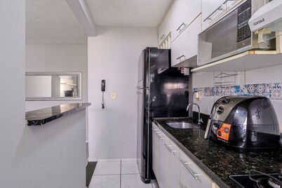 Apto com Ar-condicionado e Vaga em Hon rio Gurgel