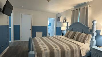 Iron/ironing board, WiFi, bed sheets