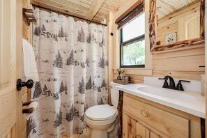 Douche, séchoir à cheveux, serviettes fournies
