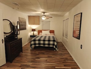 3 bedrooms, desk, iron/ironing board, WiFi