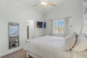 4 bedrooms, desk, iron/ironing board, free WiFi