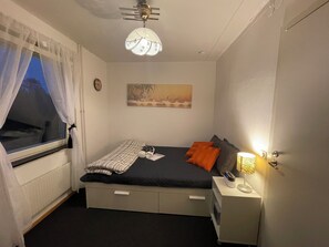 1 quarto, escrivaninha, ferros/tábuas de passar roupa, Wi-Fi de cortesia