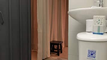 Comfort House, 2 Bedrooms, Patio, Garden View | Bathroom