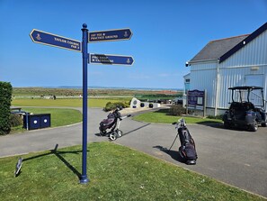Property grounds - Pebble Ho! Ho! Holiday home in Westward Ho! (Westward Ho!)
