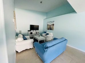 Smart TV, fireplace
