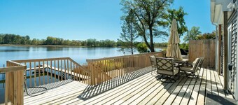 Huge 4-bedroom house on chain of lakes.