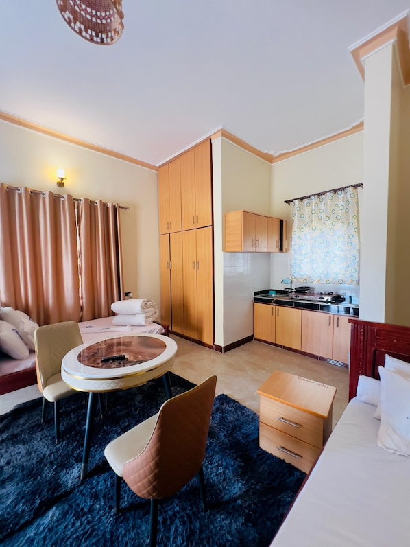 Doppelzimmer, Gartenblick | Badezimmer | Kostenlose Toilettenartikel, Haartrockner, Seife, Shampoo