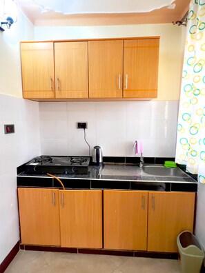 Double Room, Garden View | Private kitchen | Oven, cookware/dishes/utensils