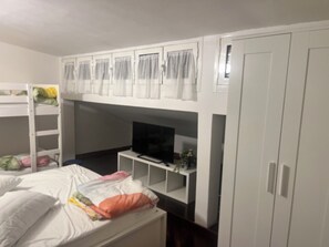 1 chambre, fer et planche à repasser, Wi-Fi gratuit, draps fournis