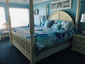 3 bedrooms, iron/ironing board, WiFi, bed sheets - Beautiful!!! ocean is all u need! walk out your door-sand in your feet! (Panama City)