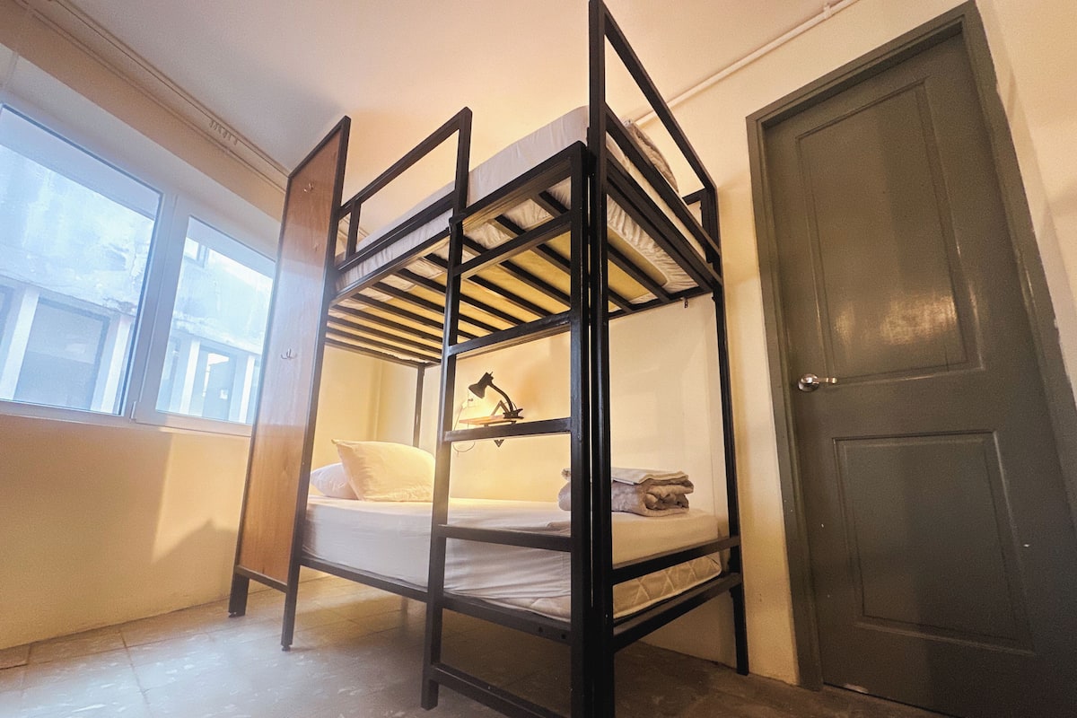 Hypo-allergenic bedding, soundproofing, free WiFi, bed sheets