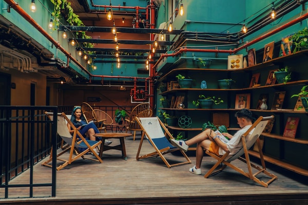 Área de estar no saguão