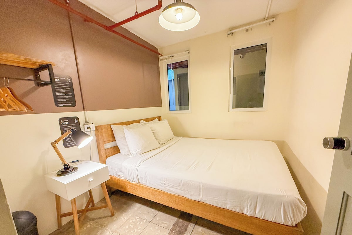 Basic Double Room, 1 Double Bed | Hypo-allergenic bedding, soundproofing, free WiFi, bed sheets