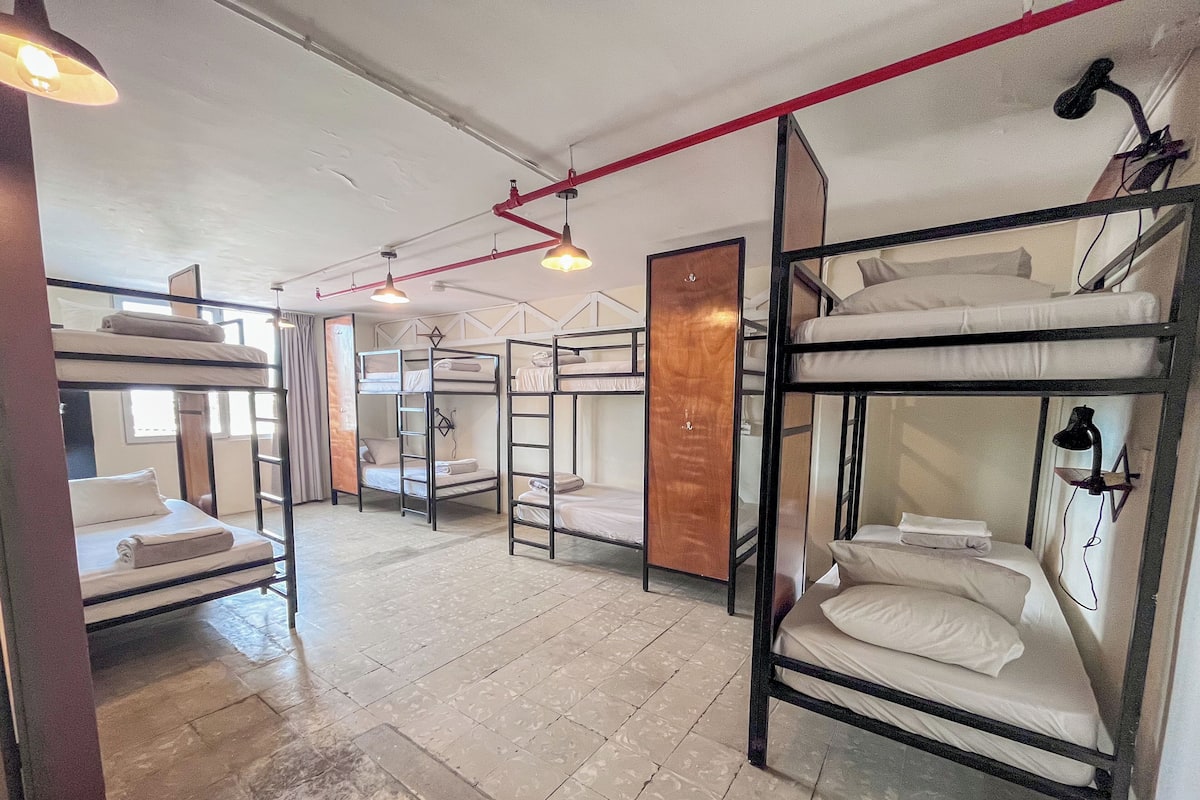 Hypo-allergenic bedding, soundproofing, free WiFi, bed sheets