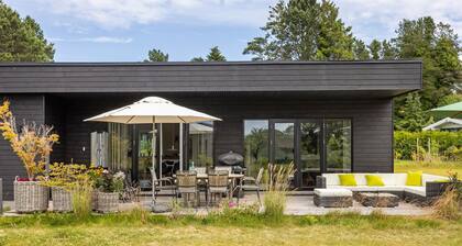 Beautiful home in Fårevejle with WiFi