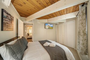 5 bedrooms, free WiFi, bed sheets