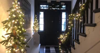 Varcoe House Award-Winning Historic Home | Sleeps 8 | Weddings & Events Friendly