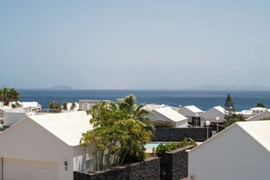 Exterior - SAMARALDE by Buenavilla | Sea Views, Private Heated Pool in Playa Blanca (Playa Blanca)