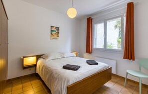 2 bedrooms, iron/ironing board, travel crib, free WiFi