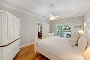 4 bedrooms, iron/ironing board, free WiFi, bed sheets - Great FAMILY Seabrook home, CLOSE to Lake House! PET FRIENDLY (Seabrook Island)