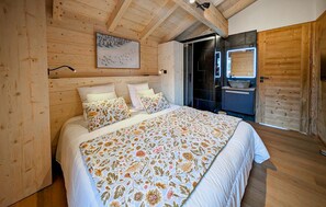 5 bedrooms, iron/ironing board, travel crib, free WiFi