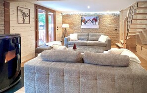 Smart-TV, Kamin, Stereoanlage