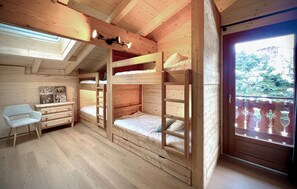 5 bedrooms, iron/ironing board, travel crib, free WiFi