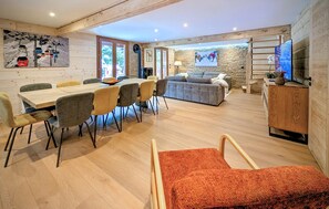 Smart TV, fireplace, stereo