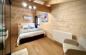 5 bedrooms, iron/ironing board, travel cot, free WiFi