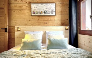 5 habitaciones, tabla de planchar con plancha y cuna de viaje 