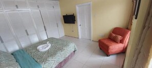 1 chambre, fer et planche à repasser, Wi-Fi gratuit, draps fournis