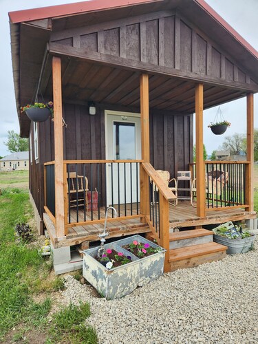The Bunkhouse 
Tiny home with a farm feel.with WiFi,and AC.