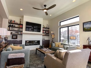 Smart TV, fireplace