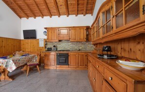 Réfrigérateur, four, plaque de cuisson