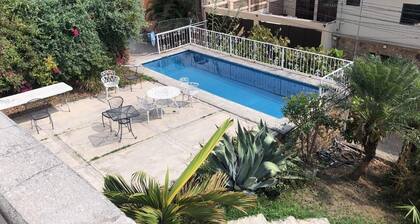 Casa grande rustica en zona dorada cerca de restaurantes y hoteles conbuenavista