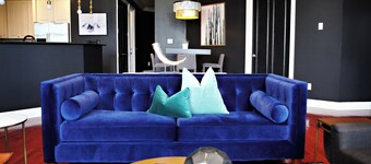 Luxury Downtown Penthouse, Spacious and Private, Walk to Everything