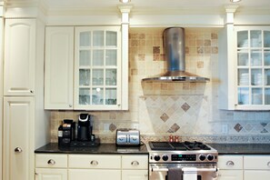 Microwave, oven, stovetop, dishwasher - Luxury Downtown Penthouse, Spacious and Private, Walk to Everything  (Kalamazoo)