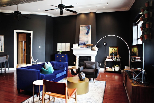 Smart TV y chimenea