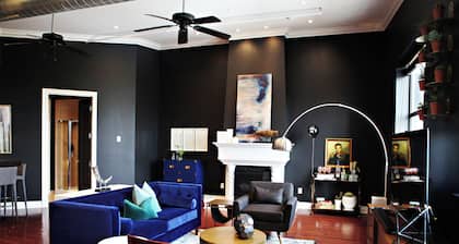 Cozy 2BR Exec Penthouse in Downtown Kalamazoo + Parking & Urban Escape