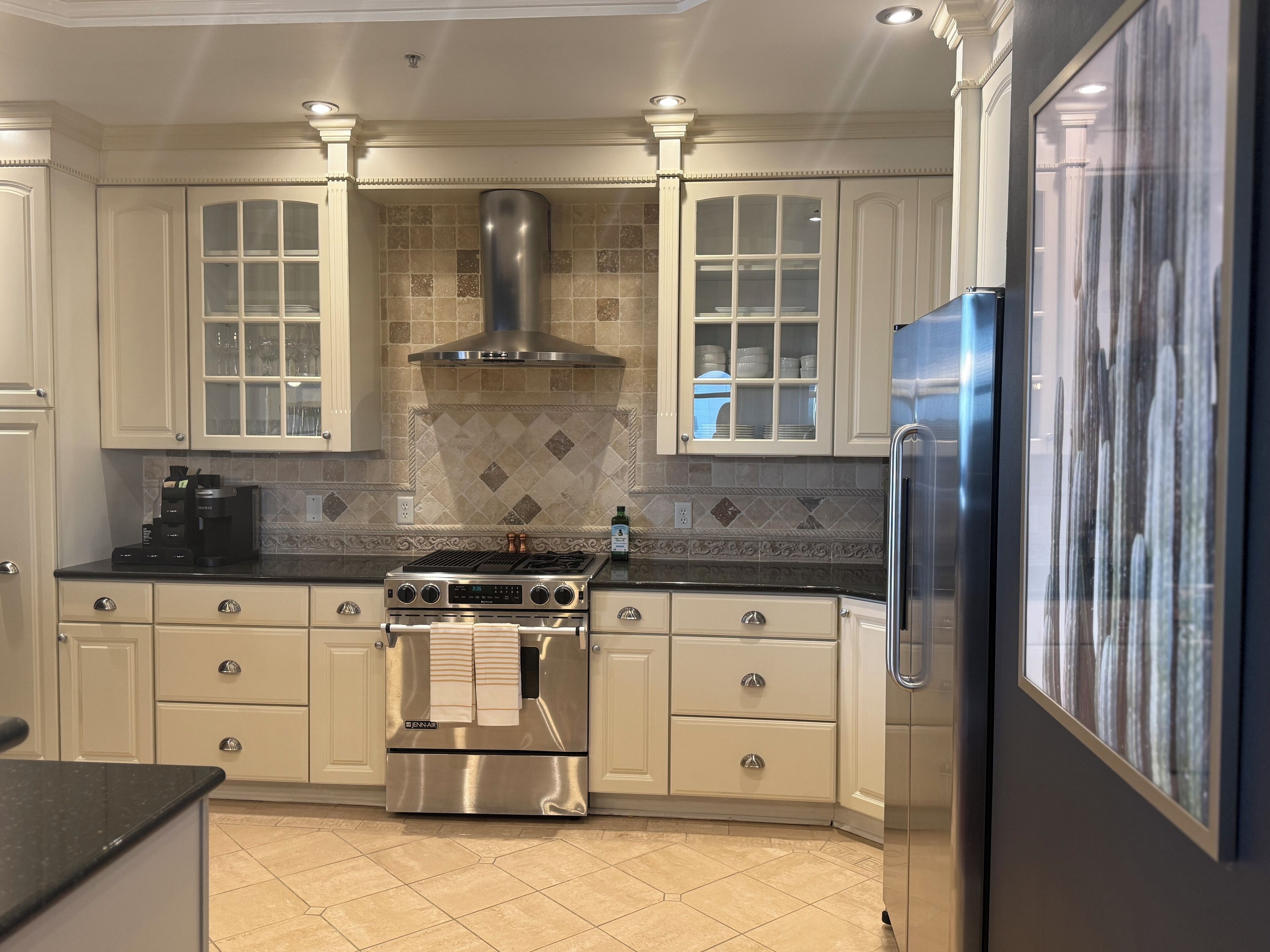 Microondas, horno, parrilla de estufa y lavavajillas 