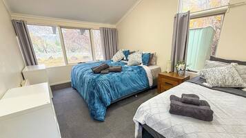 3 bedrooms, iron/ironing board, WiFi, bed sheets