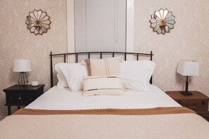 1 habitación, tabla de planchar con plancha, wifi y ropa de cama 